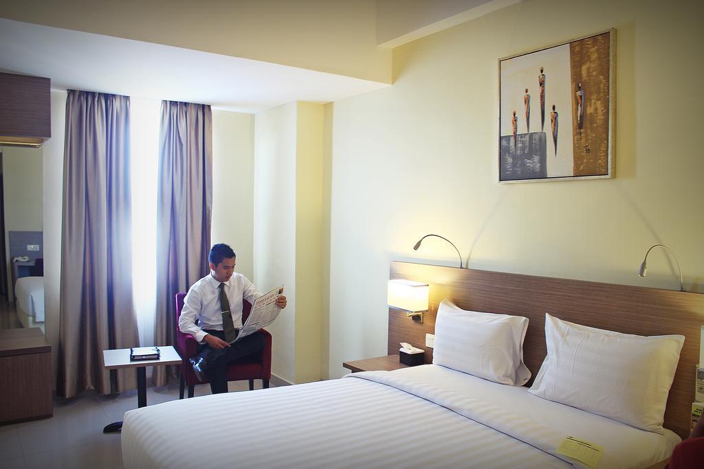 Biz Hotel Batam Nagoya Exterior photo