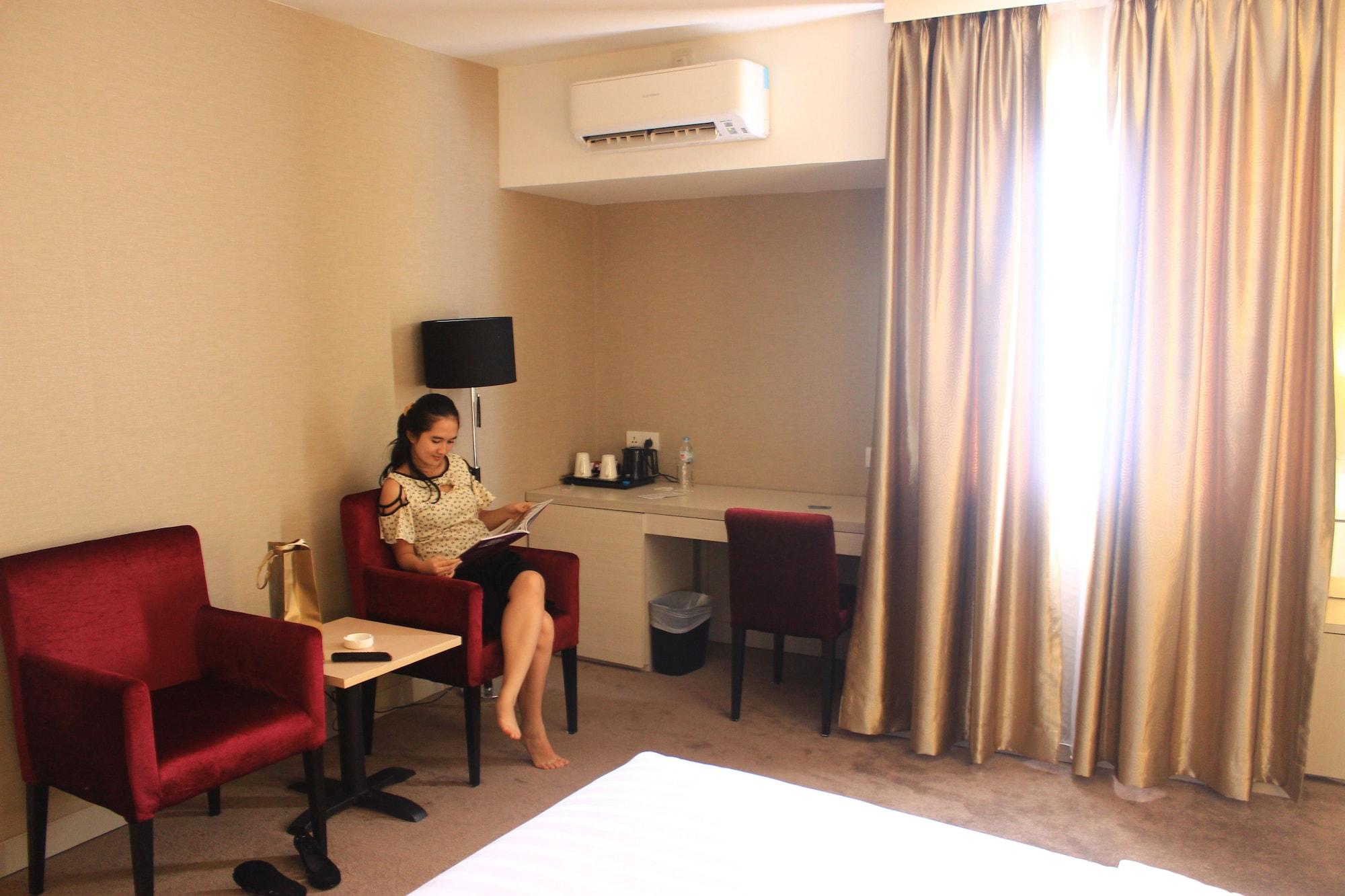 Biz Hotel Batam Nagoya Exterior photo