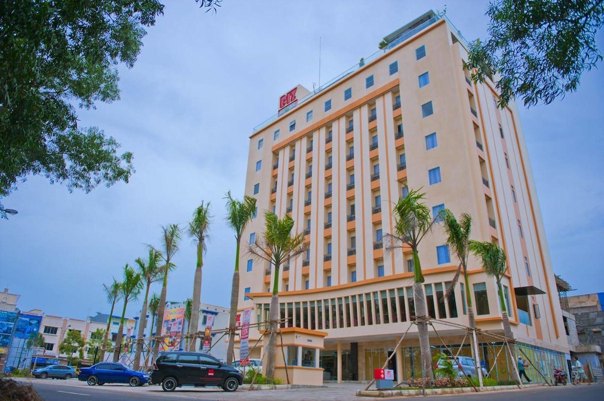 Biz Hotel Batam Nagoya Exterior photo