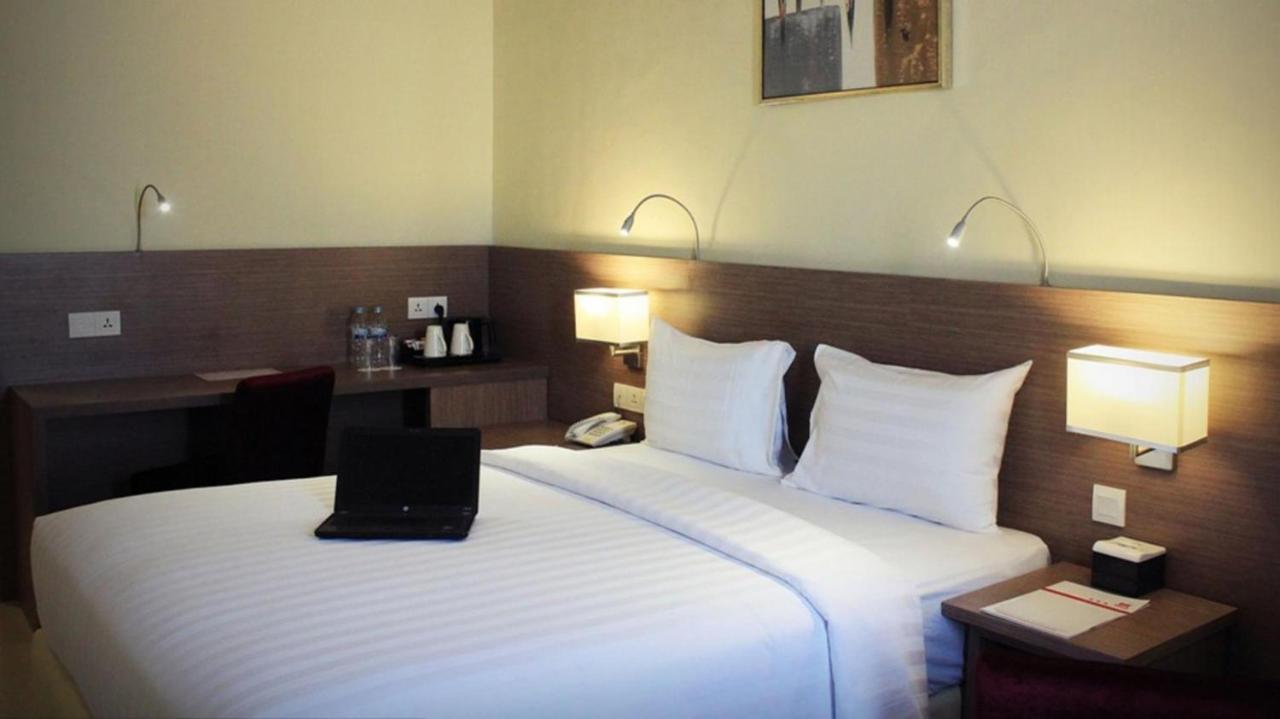 Biz Hotel Batam Nagoya Exterior photo