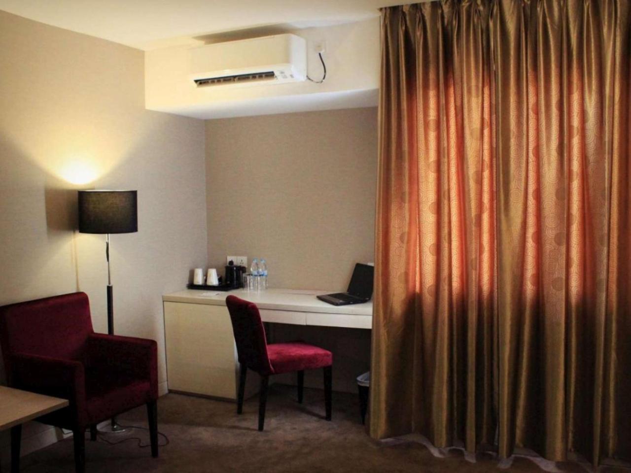 Biz Hotel Batam Nagoya Exterior photo
